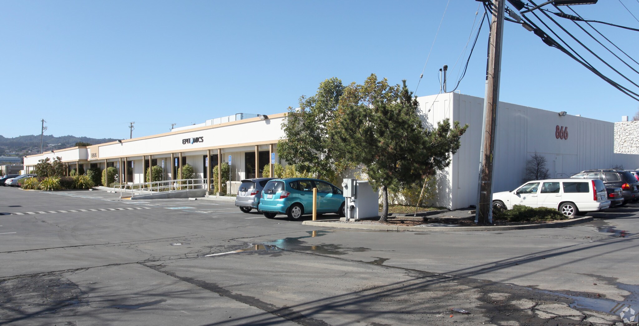 860-866 Malcolm Rd, Burlingame, CA à vendre Photo du bâtiment- Image 1 de 1