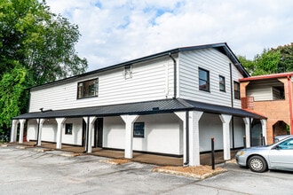 705 W Race St, Kingston, TN à louer Photo du bâtiment- Image 2 de 12