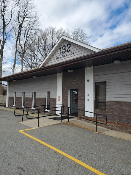 Office in Foxboro, MA for sale - Primary Photo - Image 1 of 1