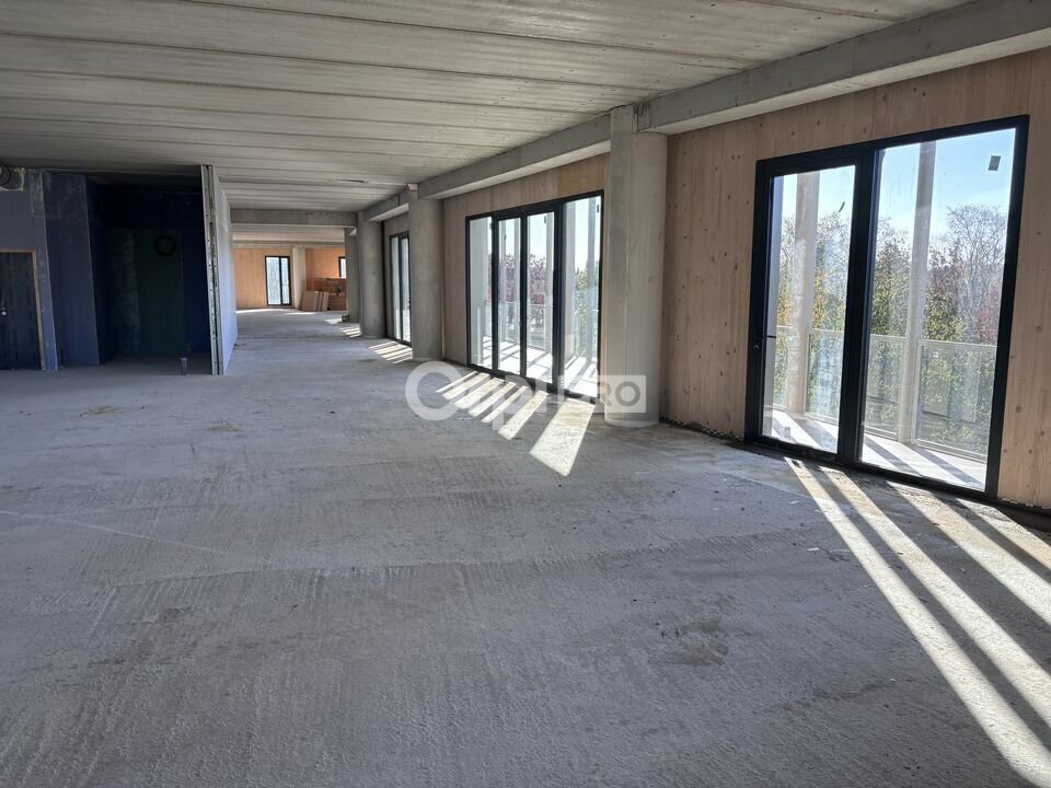 Office in Avignon for lease Interior Photo- Image 1 of 5