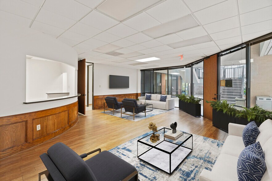 17030 Nanes Dr, Houston, TX à louer - Photo du bâtiment - Image 3 de 23