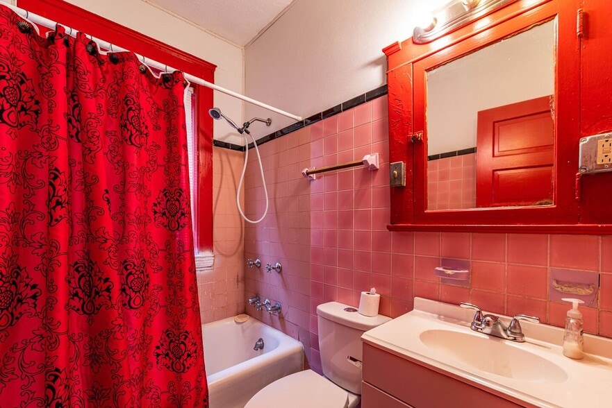 1052 E 62nd St, Cleveland, OH for sale - Building Photo - Image 2 of 16