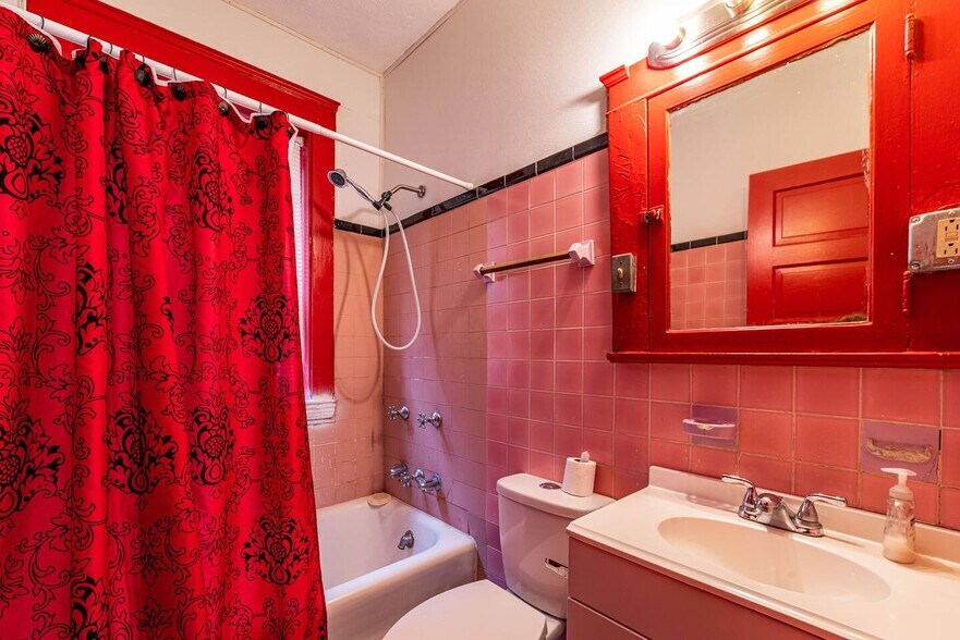 1052 E 62nd St, Cleveland, OH à vendre - Photo du bâtiment - Image 2 de 16