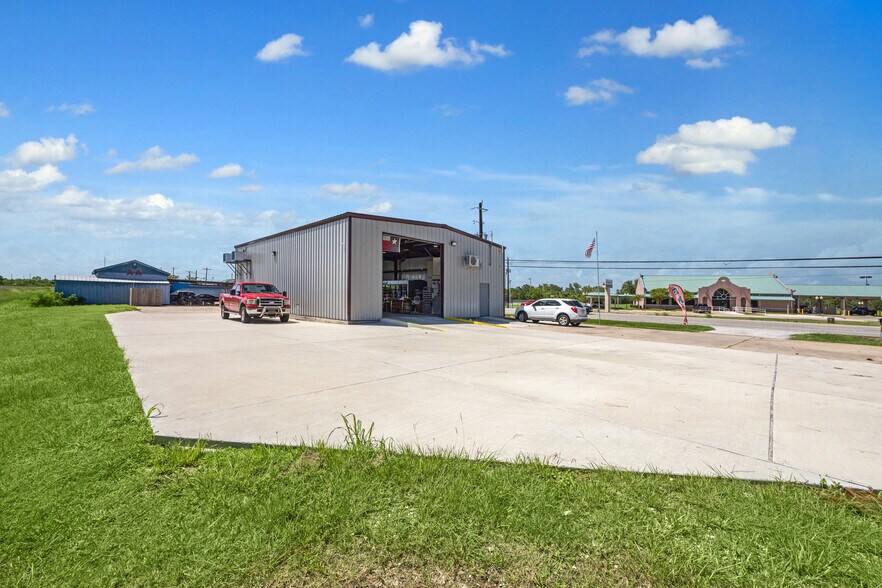 13111 Highway 6, Santa Fe, TX à vendre - Photo du bâtiment - Image 2 de 41