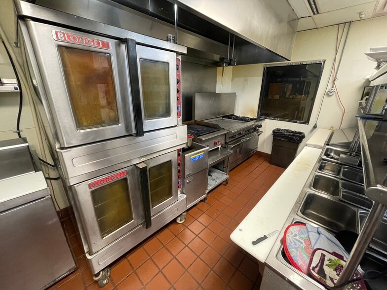 1006 Commercial Dr, Buffalo, MN for lease - Building Photo - Image 2 of 9