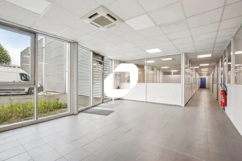 Office in La Courneuve for lease Interior Photo- Image 1 of 10