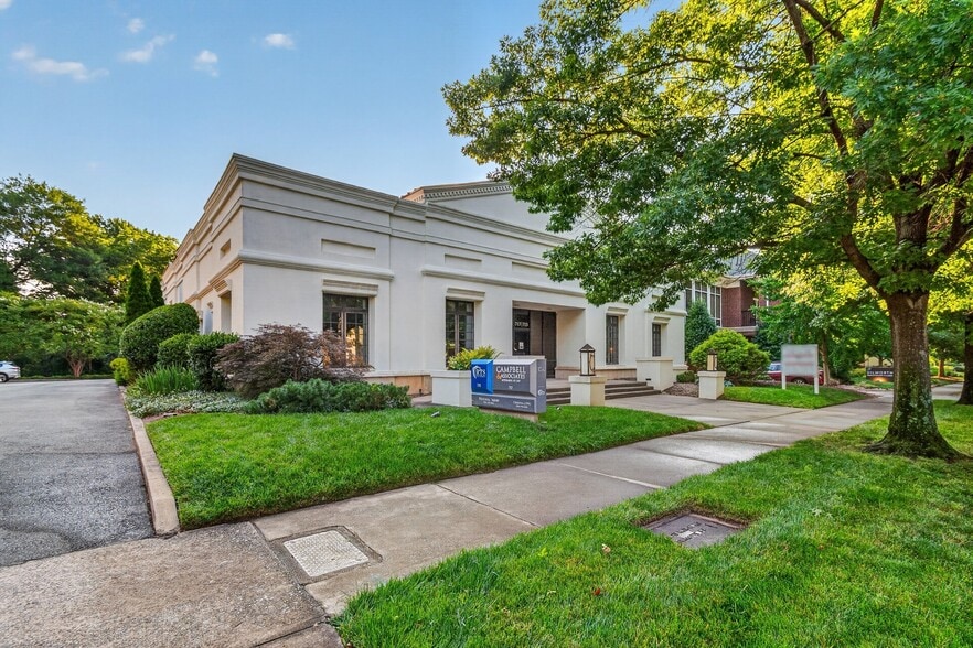 715-717 East Blvd, Charlotte, NC for sale - Building Photo - Image 2 of 16