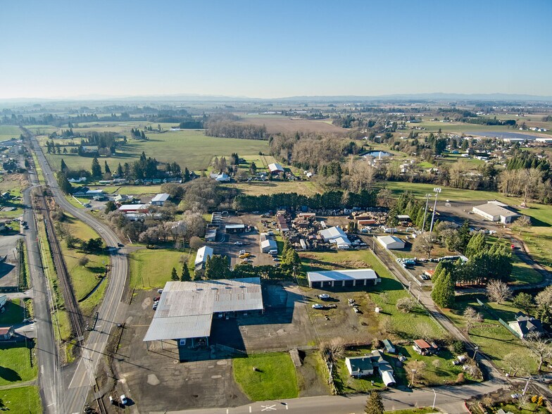 812 McClaine St, Silverton, OR à vendre - Photo du bâtiment - Image 3 de 64