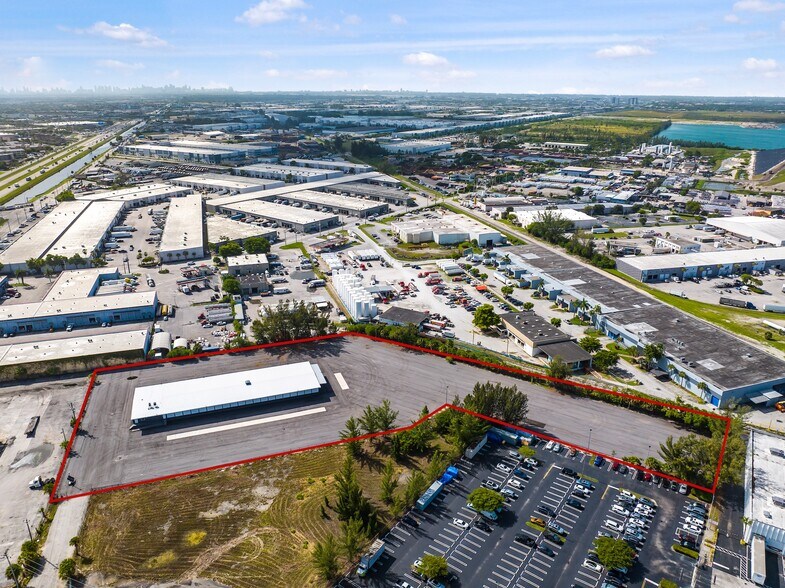 10410 NW South River Dr, Medley, FL à louer - Photo du bâtiment - Image 1 de 10