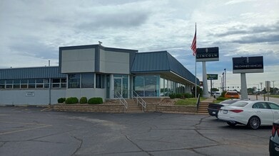 520 W Kimberly Rd, Davenport, IA for lease Building Photo- Image 2 of 43