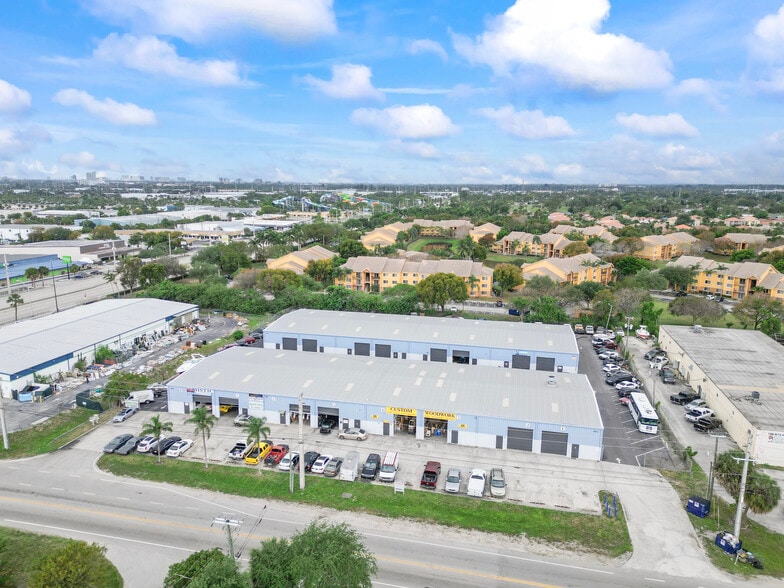 4574 Dyer Blvd, West Palm Beach, FL for lease - Building Photo - Image 3 of 3