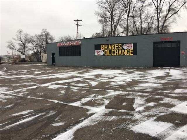 550 Cesar Chavez Ave, Pontiac, MI à vendre - Photo du bâtiment - Image 2 de 4