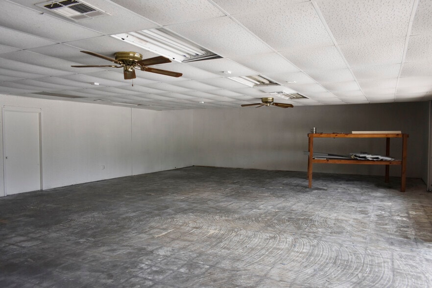 2801 N Alexander Dr, Baytown, TX for lease - Building Photo - Image 3 of 10