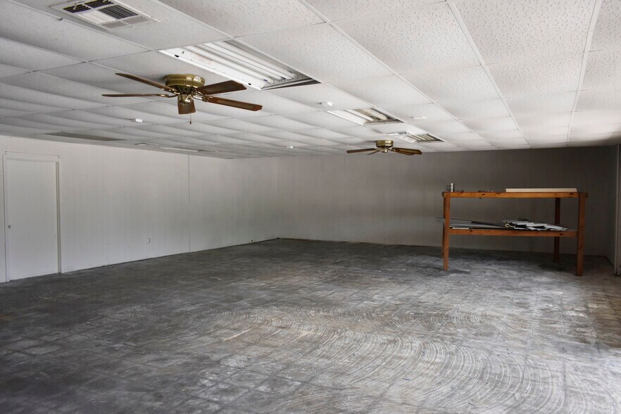2801 N Alexander Dr, Baytown, TX à louer - Photo du bâtiment - Image 3 de 10