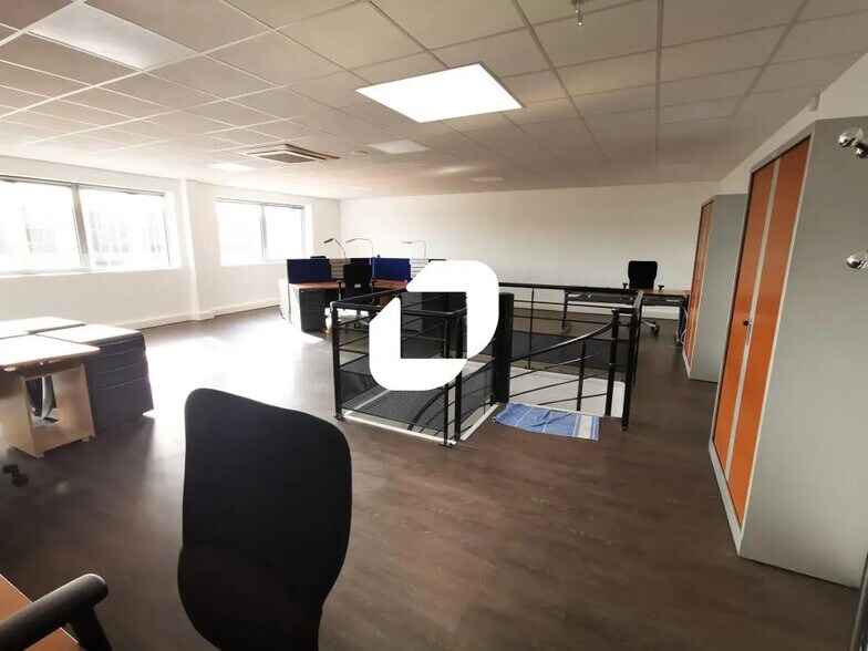 Office in Collégien for lease - Interior Photo - Image 3 of 6