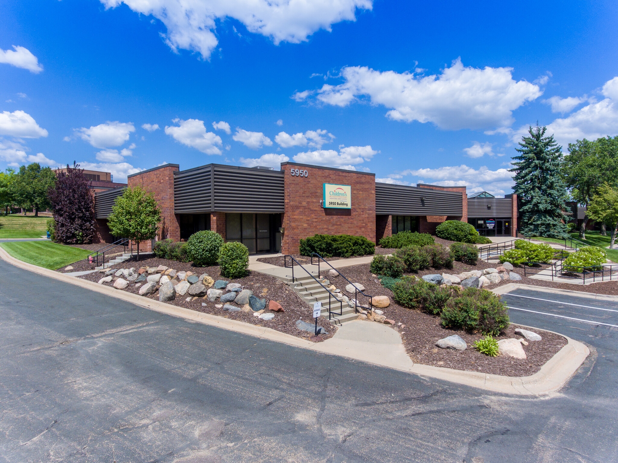 5900-5950 Clearwater Dr, Minnetonka, MN for lease Primary Photo- Image 1 of 15