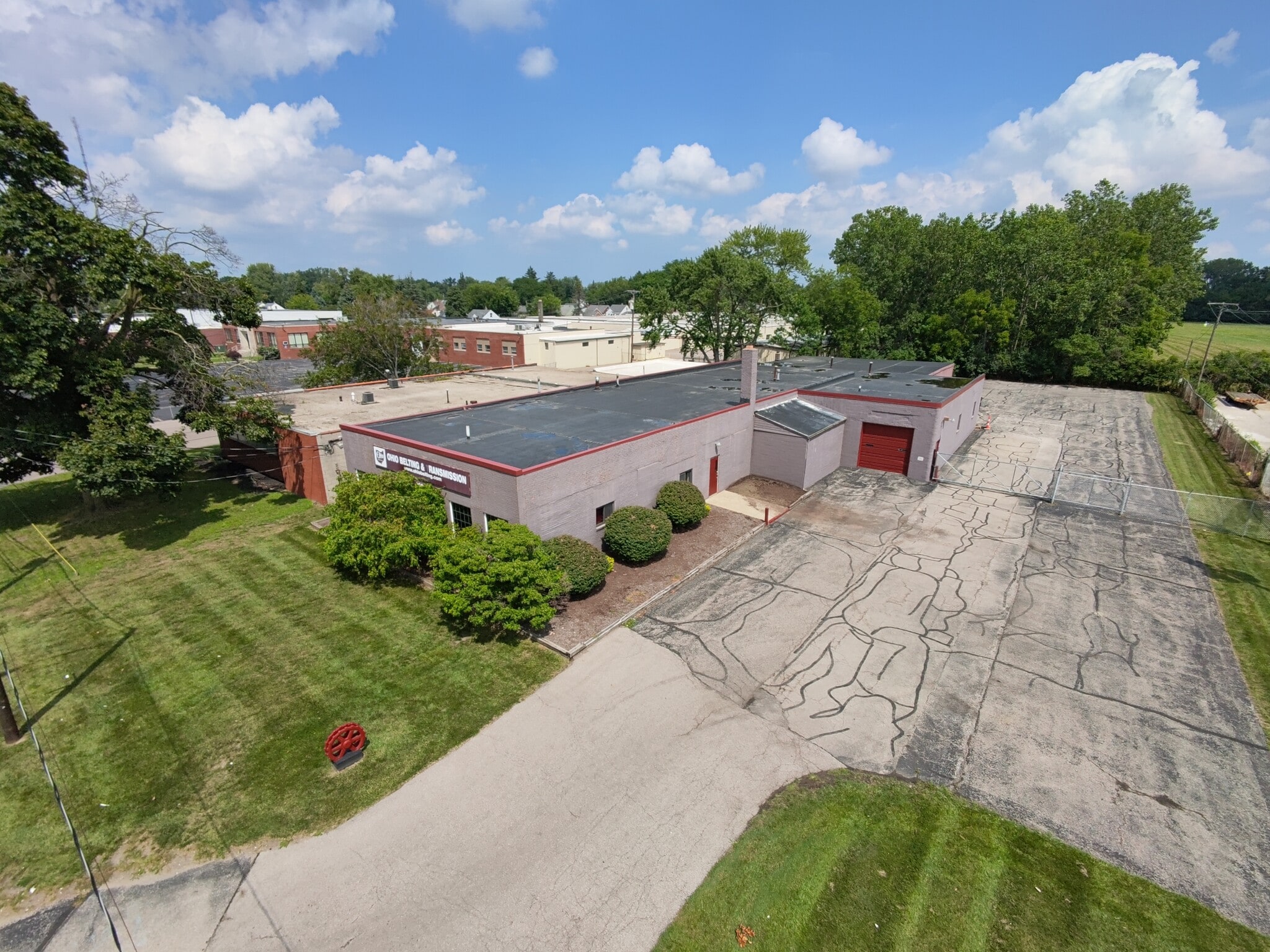 300 N Westwood Dr, Toledo, OH for sale Interior Photo- Image 1 of 16
