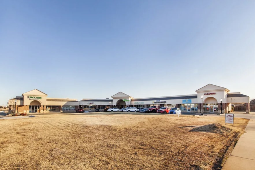 17200 N May Ave, Oklahoma City, OK for lease - Building Photo - Image 3 of 5