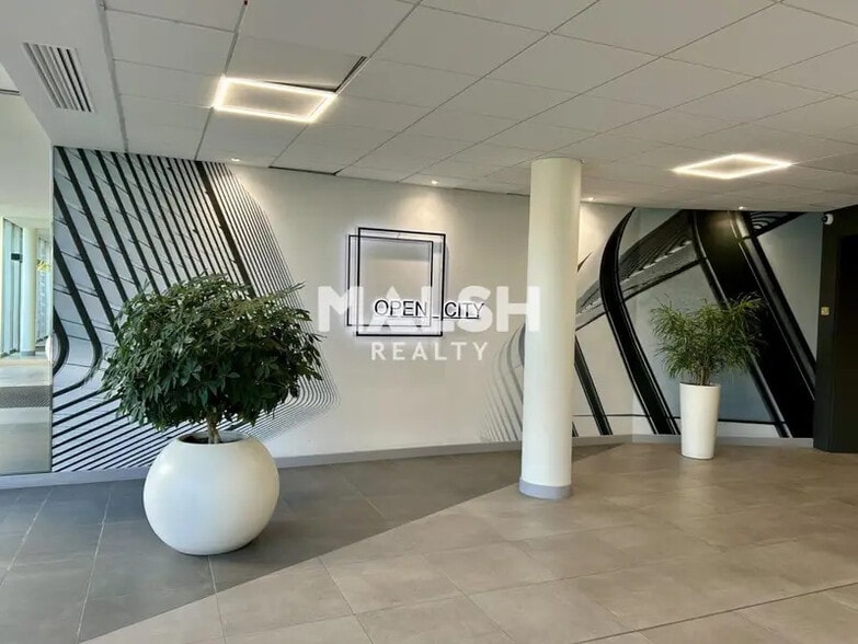 Office in Caluire-et-Cuire for lease - Lobby - Image 2 of 15