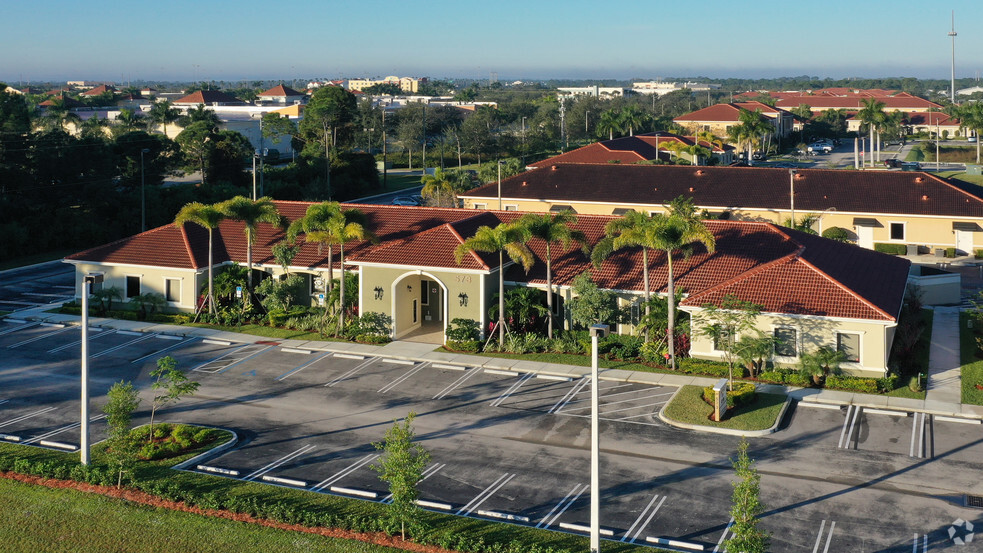 Lake Whitney Campus, Port Saint Lucie, FL à louer - Photo du b timent - Image 2 de 10