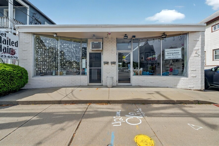 977 Mineral Spring Ave, North Providence, RI for sale - Primary Photo - Image 1 of 15