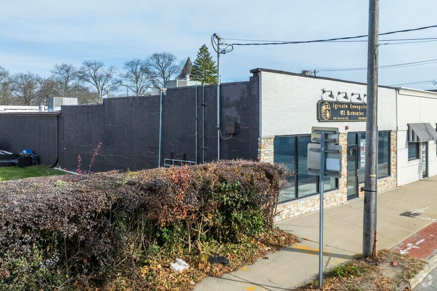 134-140 Merrick Rd, Amityville, NY à louer - Photo principale - Image 1 de 4