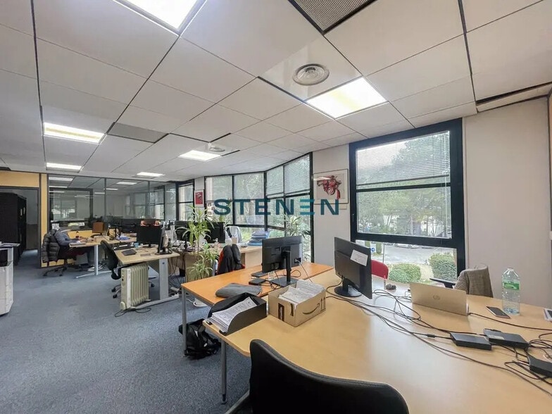 Office in Aix-en-Provence for lease - Interior Photo - Image 2 of 6