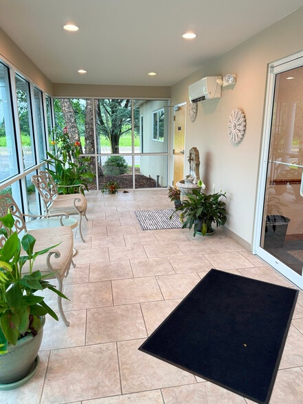 4666-4676 Route 309 portefeuille de 2 propriétés à vendre sur LoopNet.ca - Photo intérieure - Image 2 de 16