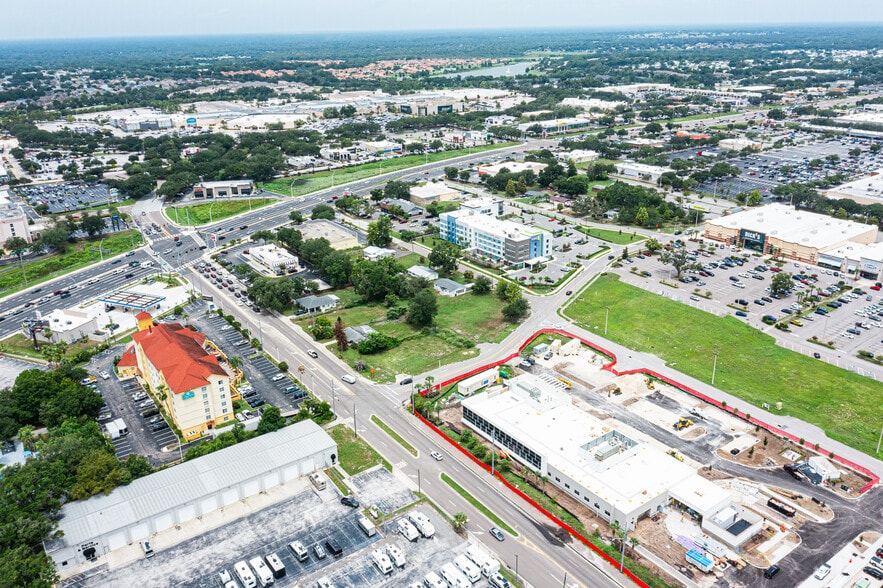 1009 Lakeland Park Center Dr, Lakeland, FL for lease - Building Photo - Image 3 of 7