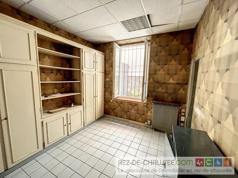 Immeuble residentiel dans Paris à vendre - Photo du bâtiment - Image 3 de 13