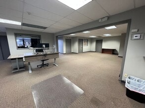 1375 S Eastwood Dr, Woodstock, IL à vendre Photo intérieure- Image 2 de 15