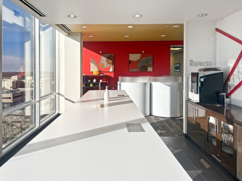 1 W Court Sq, Decatur, GA à louer - Photo intérieure - Image 2 de 17