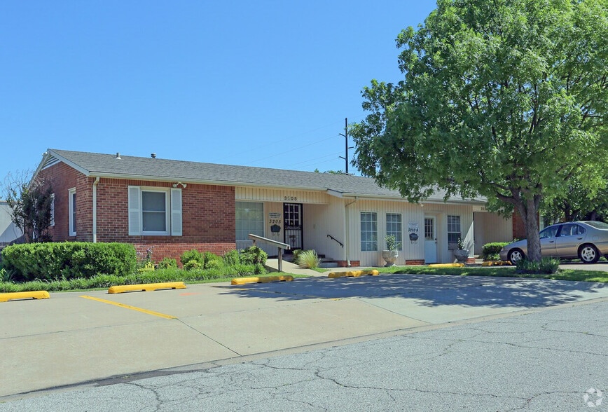 3205 E 22nd St, Tulsa, OK for lease - Building Photo - Image 2 of 6
