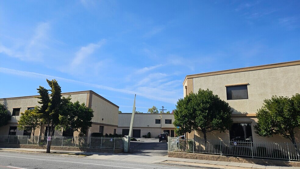 145 N Sierra Madre Blvd, Pasadena, CA à louer - Photo du bâtiment - Image 2 de 5