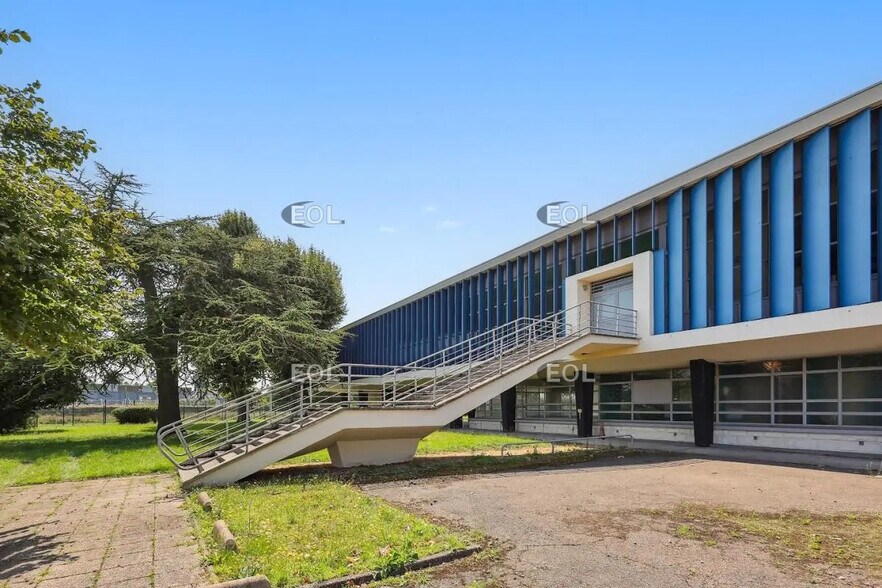 Flex dans Alfortville à louer - Photo du bâtiment - Image 3 de 13