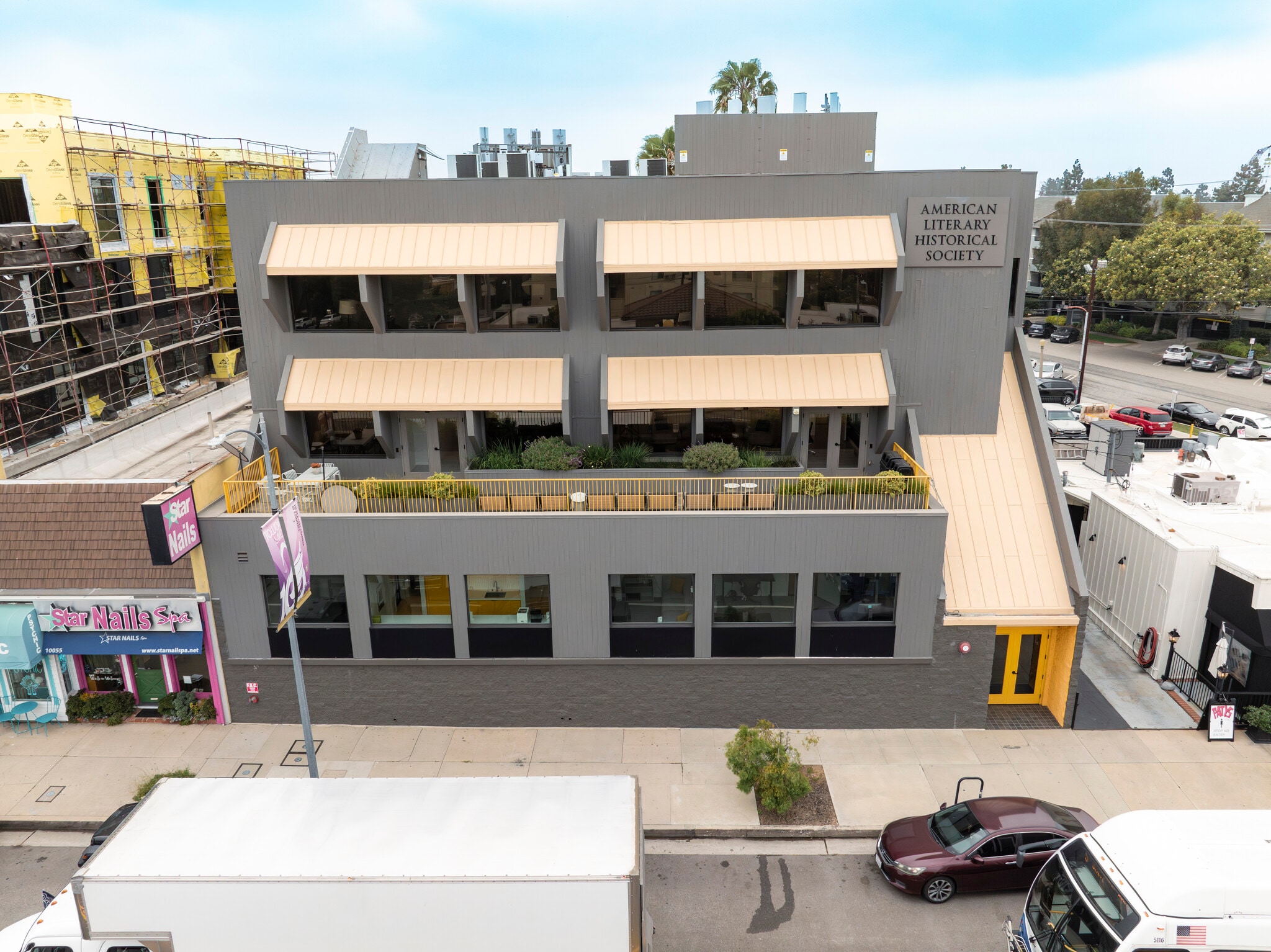 10045 Riverside Dr, Toluca Lake, CA for lease Building Photo- Image 1 of 11