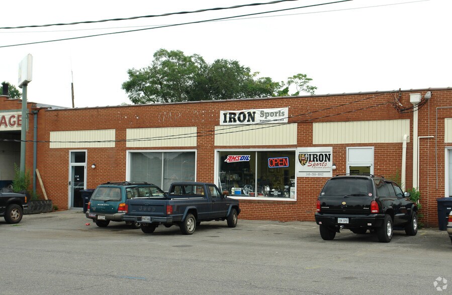 3022 Trinkle Ave NW, Roanoke, VA à vendre - Photo principale - Image 1 de 2