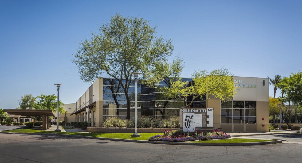 4050 E Cotton Center Blvd, Phoenix, AZ à louer - Photo du bâtiment - Image 2 de 6