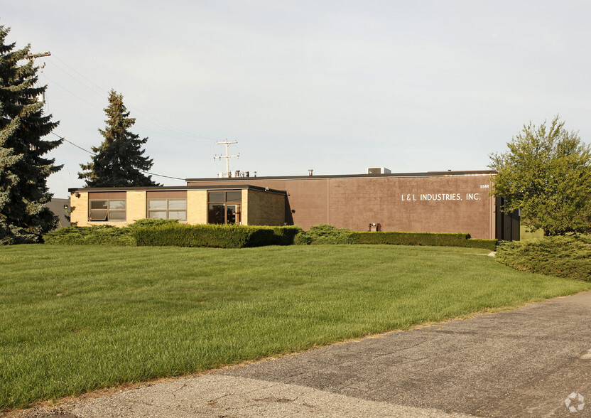 2588 Airport Rd, Jackson, MI for sale - Primary Photo - Image 1 of 1