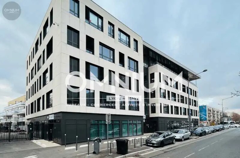 Office in Vénissieux for sale Building Photo- Image 1 of 9