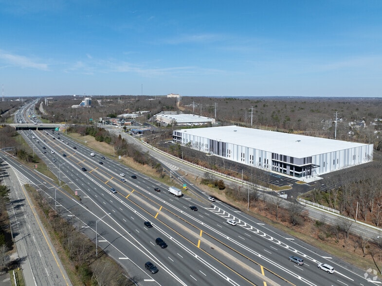Old Nichols Commerce Ctr, Islandia, NY for lease - Aerial - Image 3 of 16