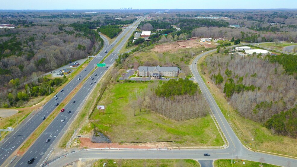 1905 Independence Commerce Dr, Matthews, NC à vendre - Photo du bâtiment - Image 2 de 3