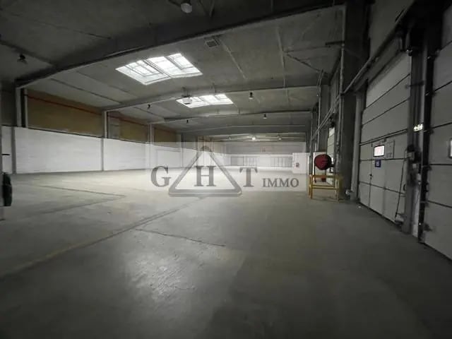 Industrial in Charenton-le-Pont for lease Building Photo- Image 1 of 5