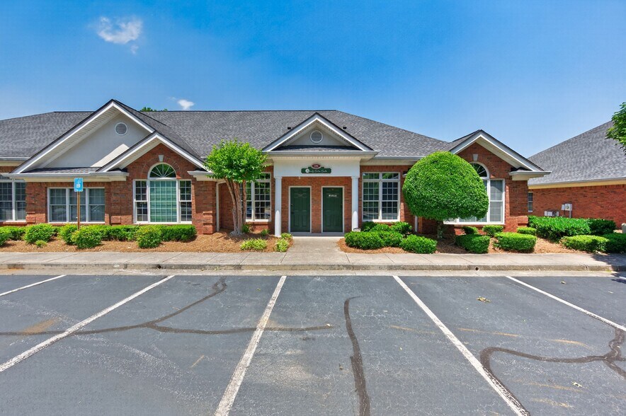 304 E Crossville Rd, Roswell, GA à vendre - Photo principale - Image 1 de 1