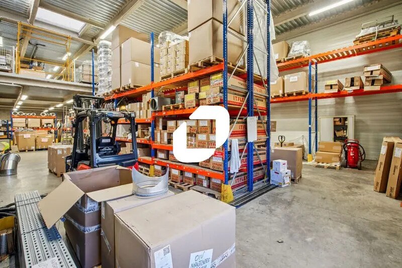 Flex in Nanterre for lease - Interior Photo - Image 1 of 12