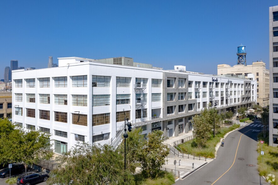 777 S Alameda St, Los Angeles, CA à louer - Photo du bâtiment - Image 3 de 31