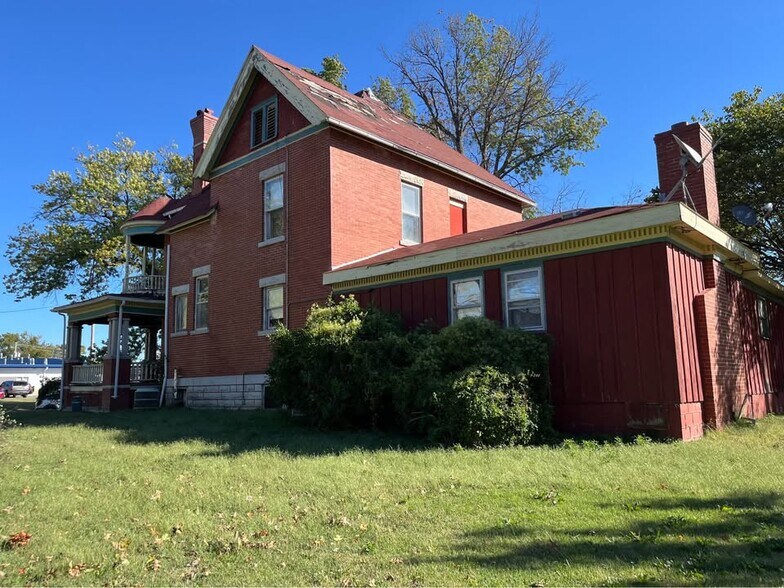419 W Locust St, Independence, KS à vendre - Photo du bâtiment - Image 3 de 6