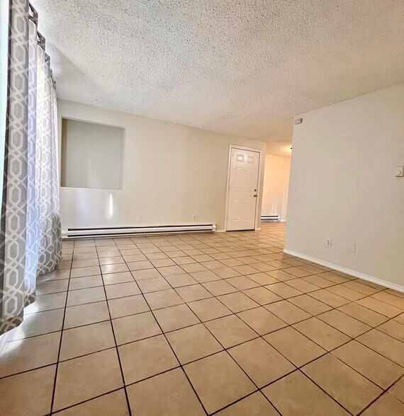 1403 Roosevelt Ave, Yakima, WA à vendre - Photo intérieure - Image 3 de 12