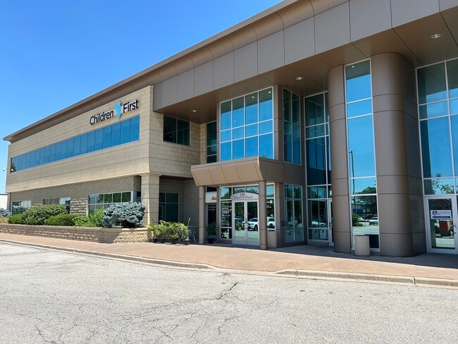 More details for 2565 Ouellette Av, Windsor, ON - Office for Lease