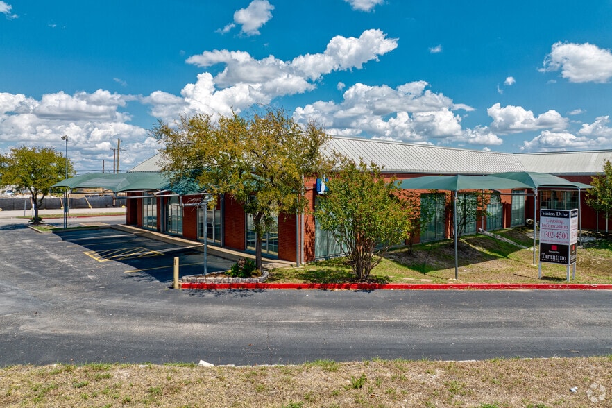 15635 Vision Dr, Pflugerville, TX à louer - Photo du bâtiment - Image 3 de 6